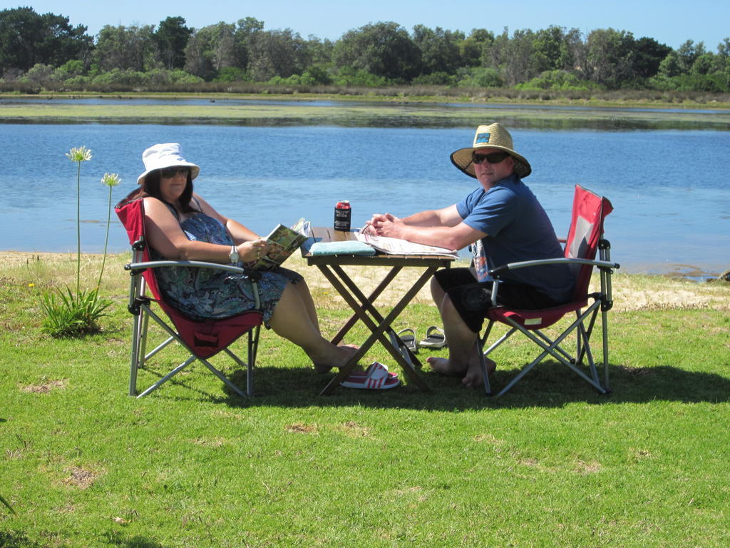 Lakes Entrance Waterfront Cottages With King Beds Екстериор снимка