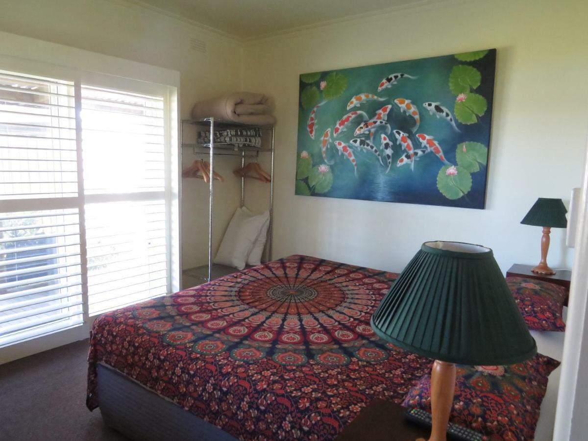 Lakes Entrance Waterfront Cottages With King Beds Екстериор снимка